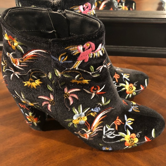 Embroidered boots - Picture 5 of 5